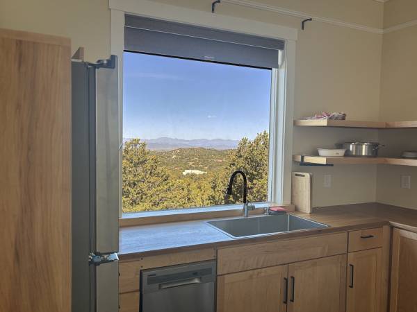 $1,850 / 1br - 650ft2 - Apartamento amueblado con impresionantes vistas a Jemez y más - De 3 a 5 meses (Santa Fe)63659884548609122
