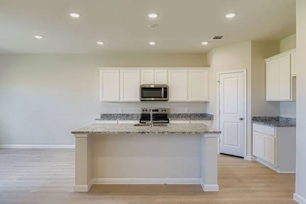 $285,900 / 3br - Spacious Primary Closet (Ferris TX)64305507337859121