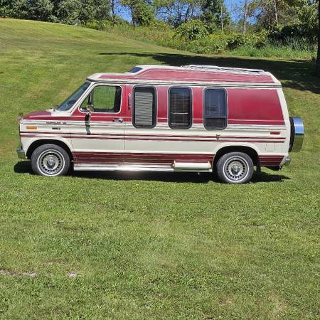 1988 Ford E150 Custom Van 1