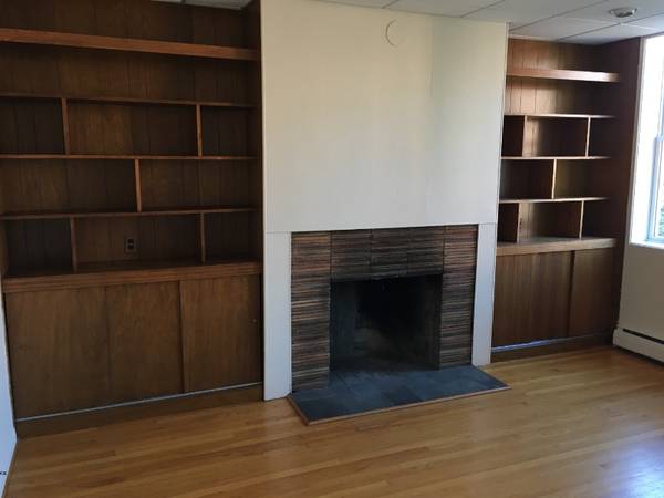 Apt C7: 1-Bed 1-Bath, Multiple Closets! Laundry in Building! Parking! 1