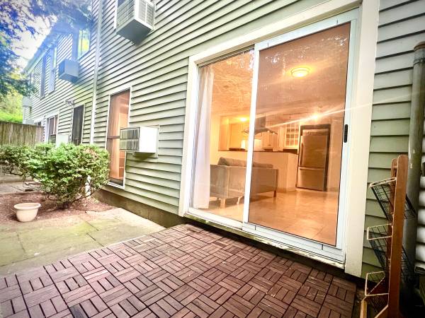 October:No fee Bright&Beautiful Heart of Brown RISD 1B1B w/Jacuzzi & Parking 1