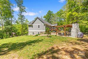 $899,900 / 3br - 2898ft2 - 9 Oak Mountain Drive (Leicester)64029208626690121