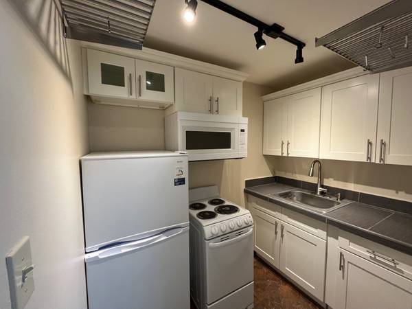 Second floor - renovated kitchen & bathroom, free for pets! 1