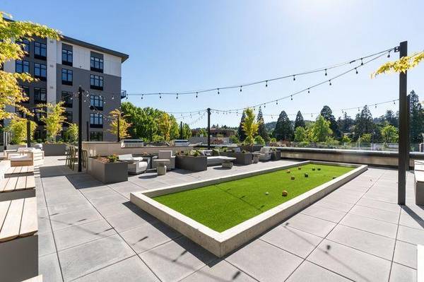 $2,470 / 2br - 888ft2 - You Can Get 4-8 Weeks Free at Henley Place! Tour Today! (Milwaukie)63672530113025124