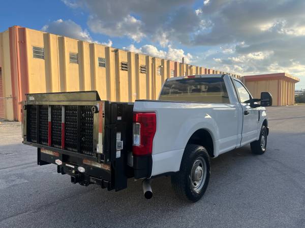 2017 Ford F250 Super Duty 8FT Bed Liftgate - $10,800 (Miami)63470425913347123