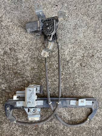 2002 Chevy Tahoe Window Regulator 1