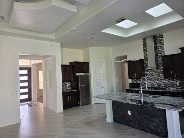 $2,700 / 3br - 2600ft2 - THREE BR WITH ENTERTAINMENT ROOM (SONOMA)63867374914945123