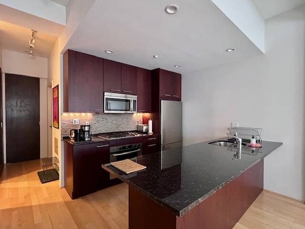 $3,400 Newly Available! Fantastic Studio Apartment in South End, No Fee! (South End)63699276501635120