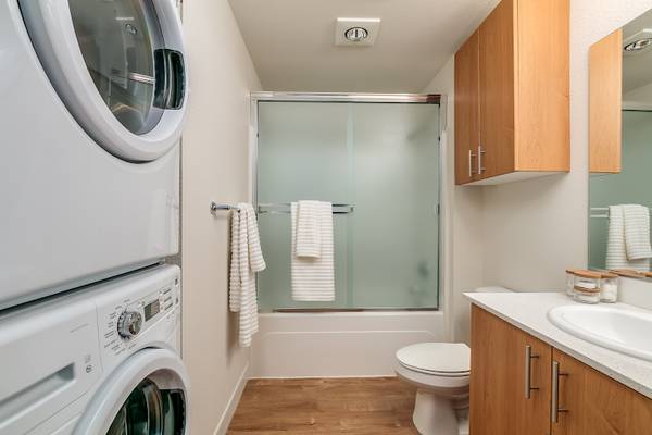$1,250 ¡Me encanta este edificio! ¡Me encanta esta ubicación! ¡Unidad increíble en The Ryder! (SE Portland, Ankeny, Burnside)63615726929283123