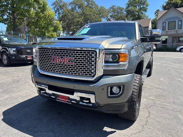 2017 GMC Sierra 2500HD Denali Crew Cab*4x4*Paquete de remolque*Cámara trasera* - $41,999 (Supreme Auto Llame al 916-695-3086 fair oaks)63470760378755122