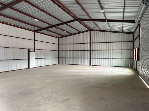 $895 / 1600ft2 - For Lease Metal Buildings in Luling TX close to I-10 with semi truck access (Victoria)64038877564802124