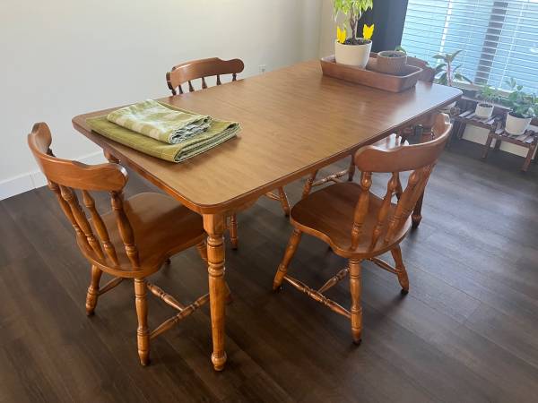 Dinning Room Set - Table & 4 Chairs (Vintage Walter of Wabash) 1