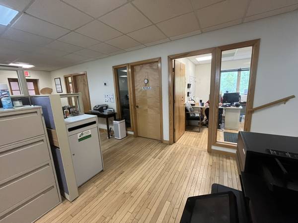 $2,700 / 2160ft2 - Prime Hudson Valley Office — Central, Spacious, and Move-In Ready (kingston)64035734921603124