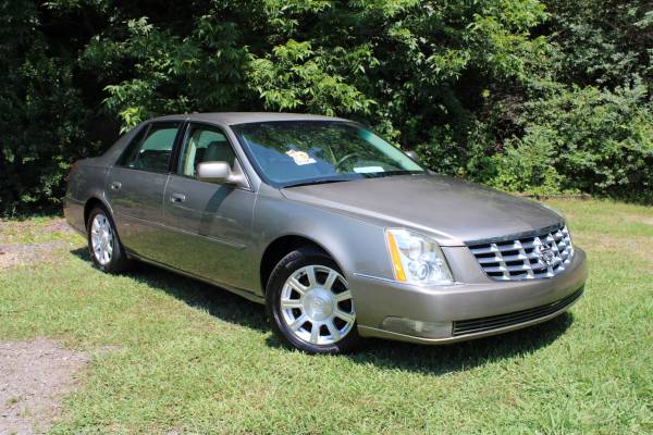 2011 Cadillac DTS....NON-SMoker, Super clean - $5,881 (Charlotte)63613482588161122