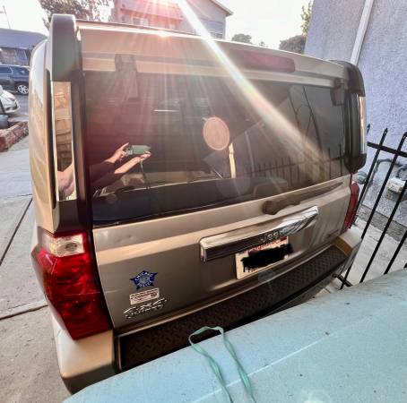 2008 Jeep Commander necesita un buen hogar - $1,200 (Burbank)63624654121089120