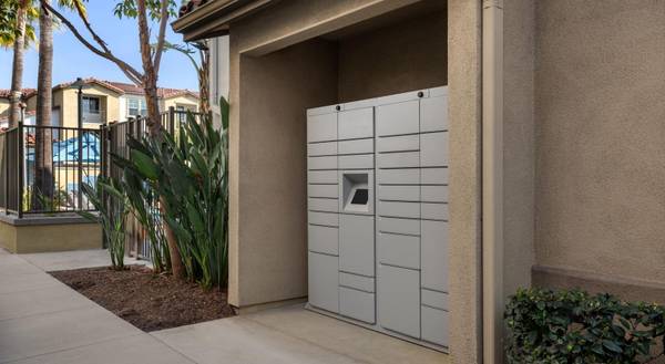 $3,825 / 3br - 1188ft2 - Hardwood Flooring, On-Site Management, Pool Spa (12257 Heritage Springs Dr, Santa Fe Springs, CA)63659901208449124