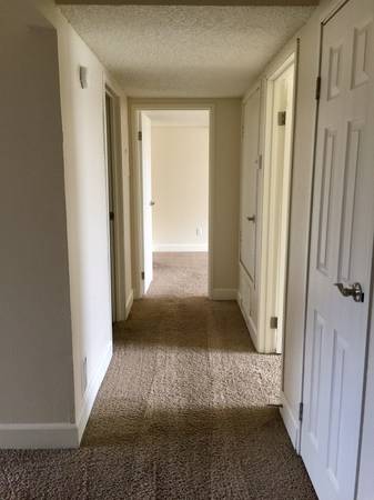$1,812 / 2br - 1050ft2 - 2 BEDROOM 2 BATH AVAILABLE 10/21 OLDER CABINETS #45 (Colorado Springs)63658230841603123