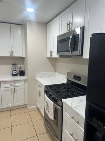 $800 / 1br - Furnished Room – Sober-Friendly – All Utilities Inlcluded63736288400515124