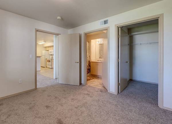 $922 / 1br - 763ft2 - Walk-In Closet in Master Bedroom, Sparkling Pool, Carports Available (9315 Chapel Hill Blvd, Pasco, WA)63673552747265124