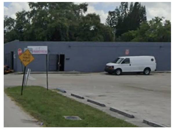 2,500 SQFT Warehouse/Showroom/Office For Rent 1