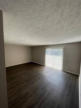 $1,100 / 2br - 1026ft2 - Spacious 2-Bedroom | Pool Access | Pet-Friendly (10905 North Mill Court, Omaha, NE)63681713983107122
