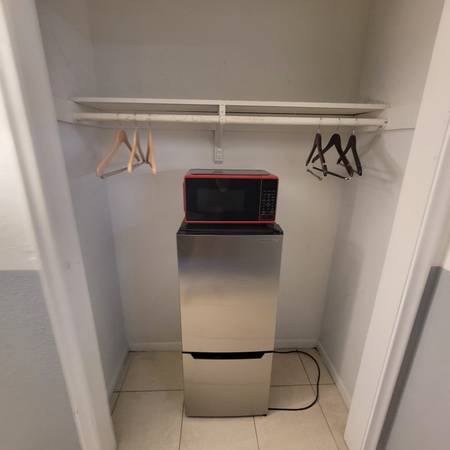 $175 ESPACIO COMPARTIDO/ESTILO ALBERGUE A PRECIO ACCESIBLE – $175/SEMANA – ¡ENTRADA DE $350! (West Palm Beach)63825132103427123
