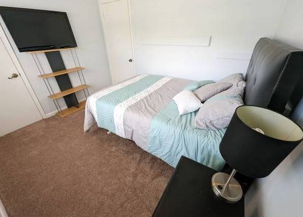$800 Need a chill person to share this 3BR apartment (Brooklyn)63945495279235120