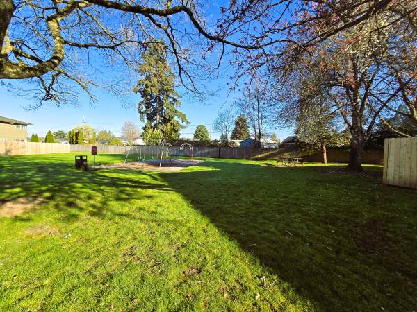 $1,895 / 3br - 1450ft2 - Fully Remodeled 3 Bedroom Townhome! (Eugene)63373572923011122