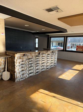 $1,600 de fachada comercial en Manson con horno de pizza de leña63808971234433123