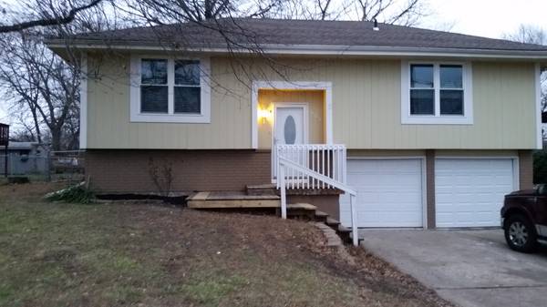 $1,850 / 4br - 1460ft2 - Bonita casa de 4 habitaciones y 2 baños con 2 cocheras (Belton)63742403709571120