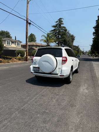 Toyota RAV 4 título limpio 2011 - $9.600 (los gatos)63470897733507122