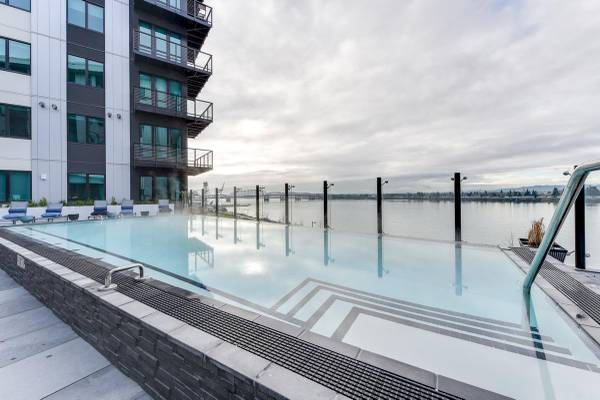 $2,515 / 2br - 829ft2 - Luxury Community! Infinity Pool Open Year Round! (Vancouver Waterfront)63914972106114121