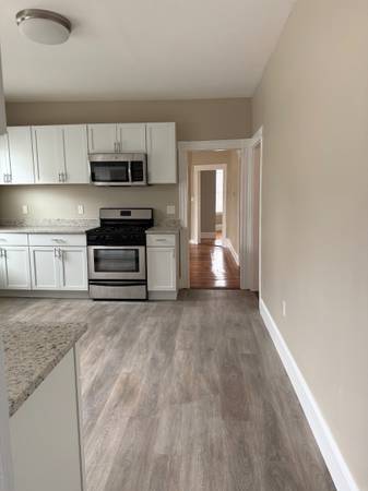 $3,200 / 3br - Spacious and well located Apartment for rent in Beverly (Beverly)63690775093121120