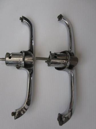 Manijas para puerta trasera de Ford Station Wagon 1959 / Una con cerradura con llave - $55 (Roseville)63440099361025122