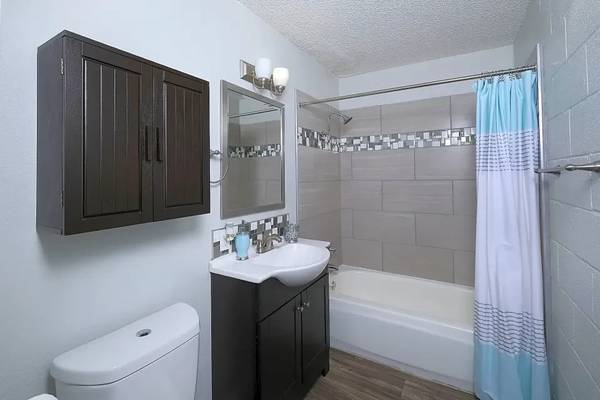 $850 / 400ft2 - Nuevas entradas con puertas francesas, aire acondicionado (965 Cottage Grove Ave, Las vegas, NV)63859501205379120
