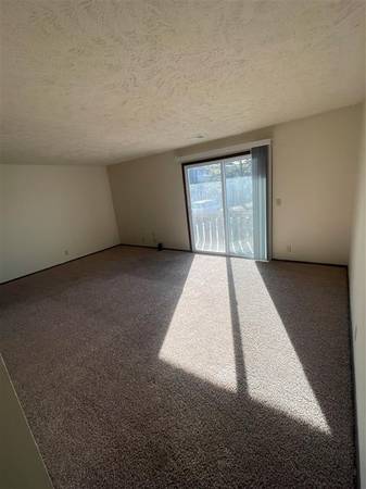 $1,100 / 2br - 900ft2 - 🏡 2BR Gem –  Pool, Pet-Friendly, Dog Park (10905 North Mill Court, Omaha, NE)64020839635586121