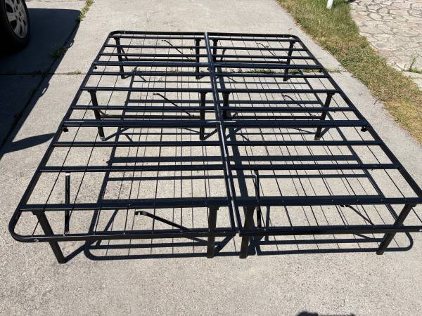 Queen size platform bed frame 1