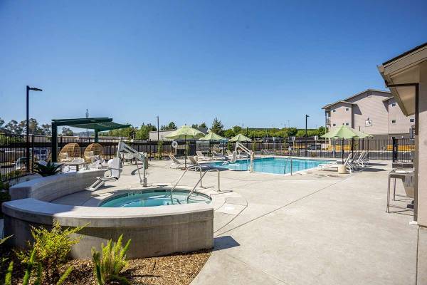 $2,495 / 1br - 724ft2 - Soft Close Cabinets and Drawers, On-Site Management, Patio/ Balcony (fairfield / vacaville)64017515667329121