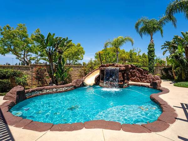 $1,399,900 / 5 habitaciones - 3417 pies cuadrados - Camarillo Oasis | ¡Espacioso con ENTRETENIMIENTO JUNTO A LA PISCINA! (Camarillo)63736241323907120
