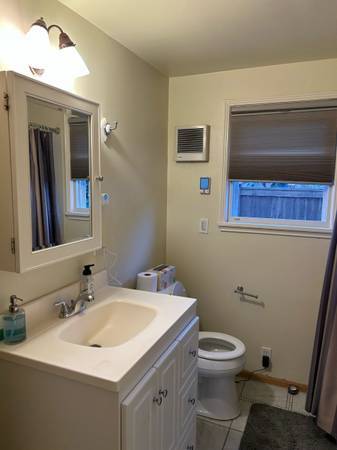 $875 / 1br - 200ft2 - Maple Leaf month-to-month lease 200sqft room by NorthGate lightrail (Seattle)63874307414147124