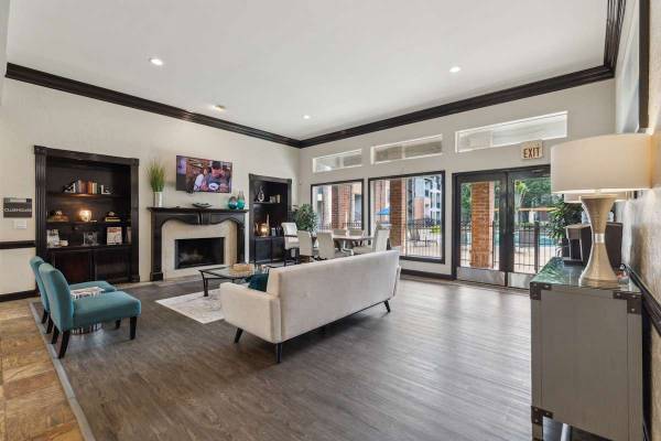 $1,455 / 2br - 1062ft2 - Pool, Crown Molding, Bar Counter Top in the Kitchen (12750 Briar Forest Dr, Houston, TX)63924041951234121