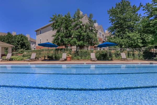 $2,310 / 2br - 1081ft2 - Refrigerator, Linen Closet, Package Acceptance (5901 Coverdale Way, Alexandria, VA)63896393715074120