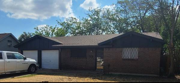 $1850.00 / 4br - 1350ft2 - Casa familiar espaciosa de 4 habitaciones/2 baños en Fort Worth - $2000 - Disponible63867601649409120