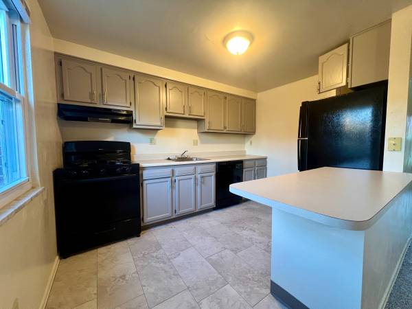 $1,225 / 2br - Incredible 2BR Townhouse in Plum! UPDATED Kitchen & NEW Carpet! (Plum / Regency Park / Edgemeade / Universal)64013368198529120