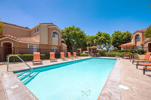 $3,516 / 3br - 1271ft2 - 3BD Townhome in Ontario- Easy Freeway Access & Nearby Entertainment64028084050691123