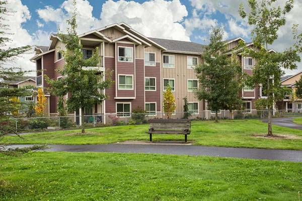 $1,500 / 2br - Barra de desayuno, 2 habitaciones 1 baño, Vancouver WA (2401 NE 4 Seasons Ln, Vancouver, WA)63820681719169121