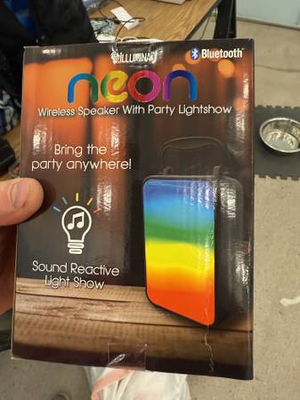 2 bluetooth speakers - $4 (GILBERT)63469932947203122