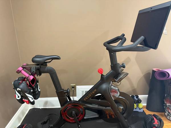 Peloton BIKE PLUS w/ ACCESSORIES 1