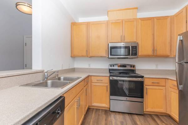 9Ft Ceilings, 1 bedroom, Located in El Cerrito 1
