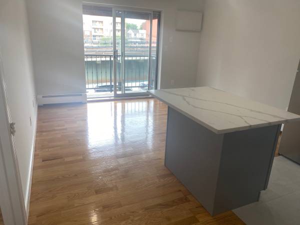 $2,375 / 1br - 615ft2 - By Owner,  Newly Renovated 1 bedroom with balcony (Astoria)63689734657795122